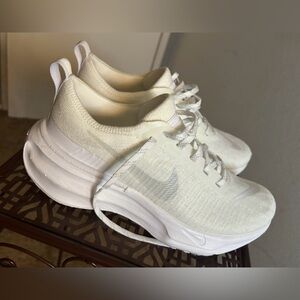 Nike ZoomX Invincible Run 3
White Photon Dust (Women's)